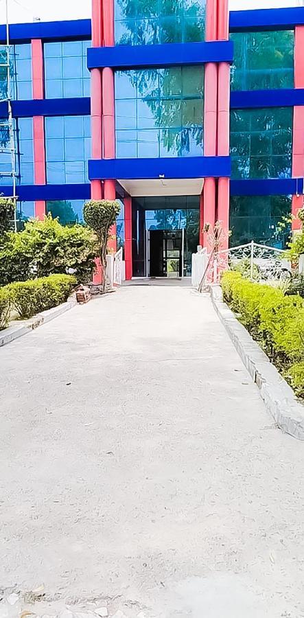 Roomshala 110 Hotel Mulaqaat - Shiv Nadar University Dadri Exterior photo