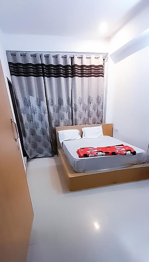 Roomshala 110 Hotel Mulaqaat - Shiv Nadar University Dadri Exterior photo