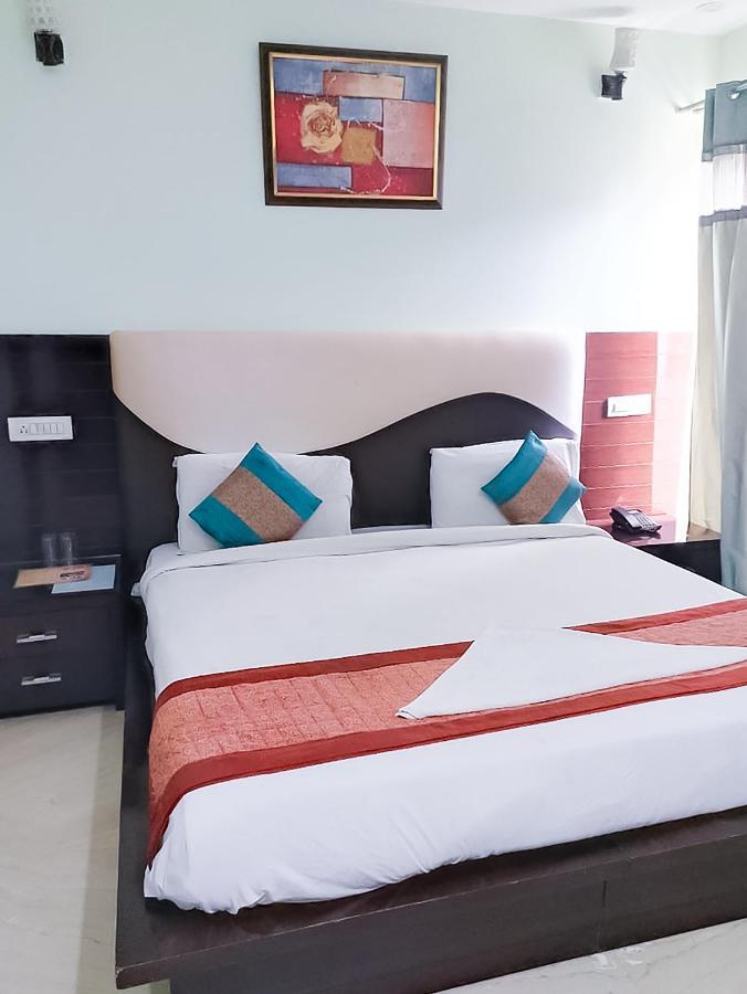 Roomshala 110 Hotel Mulaqaat - Shiv Nadar University Dadri Exterior photo